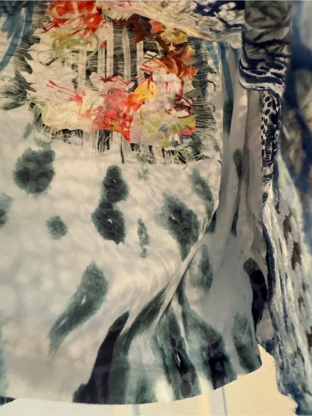V-Neck Printed Tunic Top in Blue, White & Multicolor - Picture 3 of 8